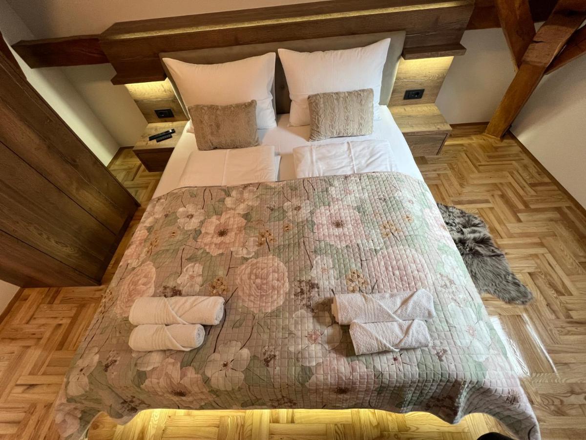 La Luna Rustic Deluxe Apartment With Free Jacuzzi, Bikes & Covered Parking Nasice Exterior foto