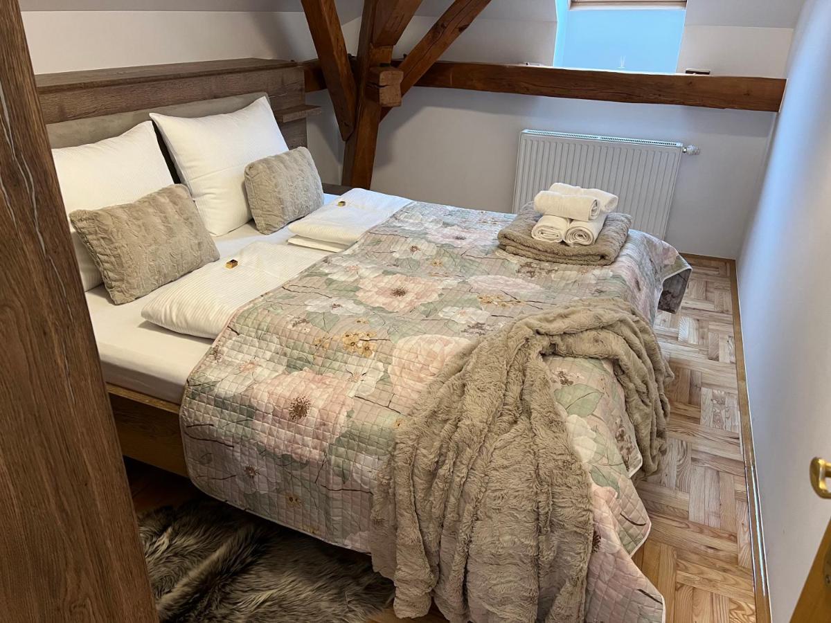 La Luna Rustic Deluxe Apartment With Free Jacuzzi, Bikes & Covered Parking Nasice Exterior foto