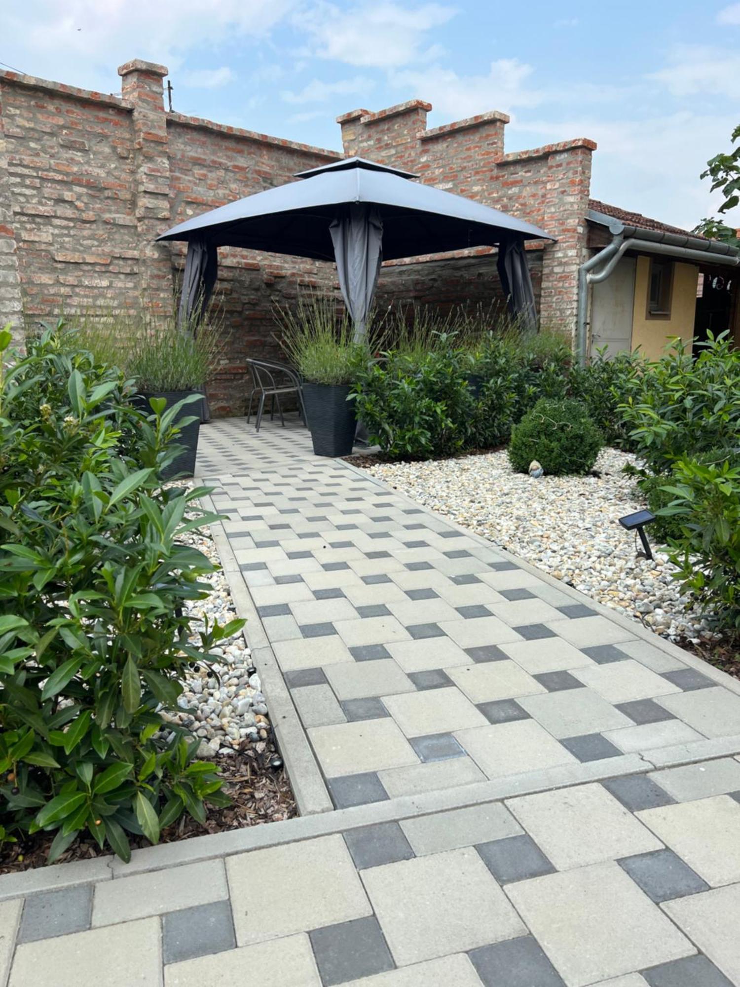 La Luna Rustic Deluxe Apartment With Free Jacuzzi, Bikes & Covered Parking Nasice Exterior foto
